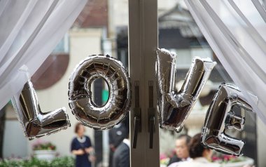  Düğün töreninde sergilenen balonun mektubu.                              