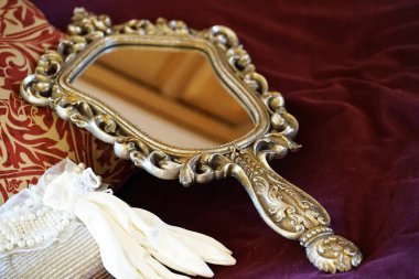 Tasarımlı el aynası                               