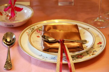 Masanın sofra takımı