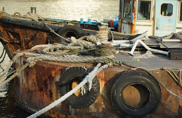 Scene Rusted Iron Ship While Anchored Rope — Stock Photo, Image