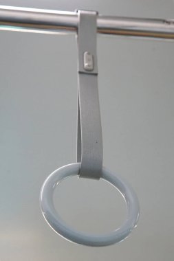  Japon treninin tavanına asılan kayış.                              