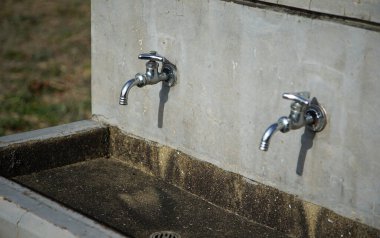 Günün parkının çeşmesinin çeşmesi, güzel zamanlardı.                               