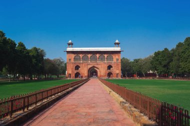 Kırmızı Kale 'deki Naubat Khana. Delhi, Hindistan