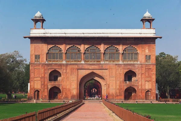 Kırmızı Kale 'deki Naubat Khana. Delhi, Hindistan