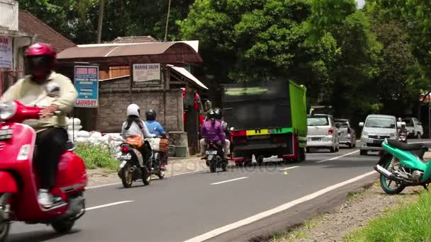 Tráfego de rua em Bali — Vídeo de Stock
