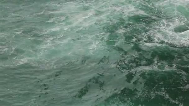 Ondata d'acqua su un oceano — Video Stock
