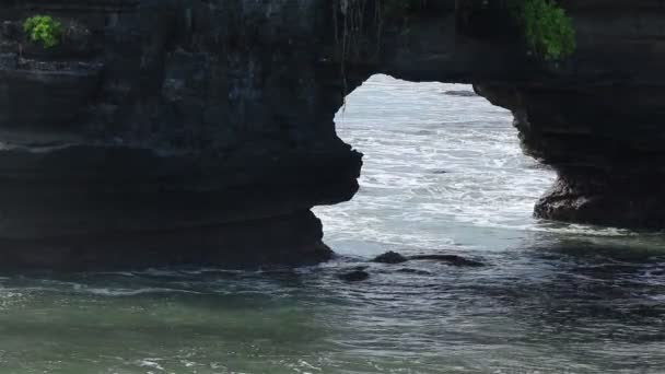 Bir tünel ile kaya — Stok video