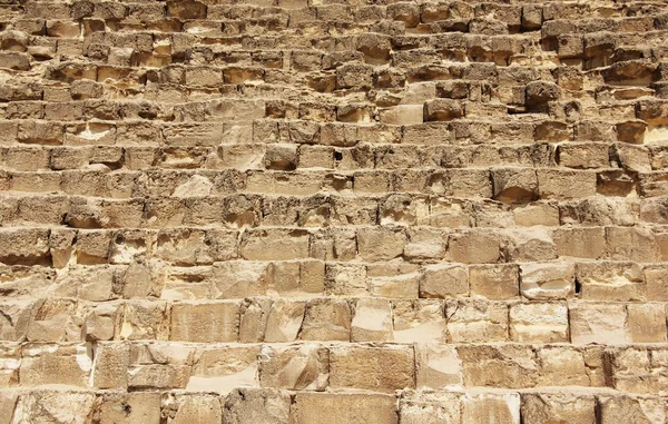 Пирамидные каменные ряды — стоковое фото