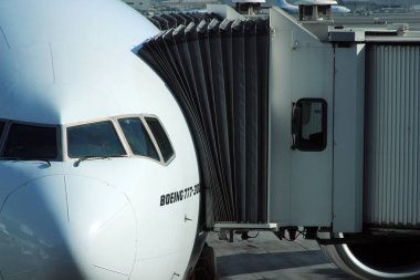 Bir Boeing 777 uçak ön yüzü