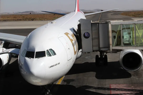 Un aereo Emirates in Etiopia — Foto Stock