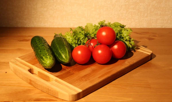 Verduras en una tabla Imagen de archivo