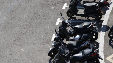 Bir yolda Park scooter