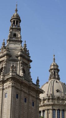 Dekore edilmiş Mnac Kulesi