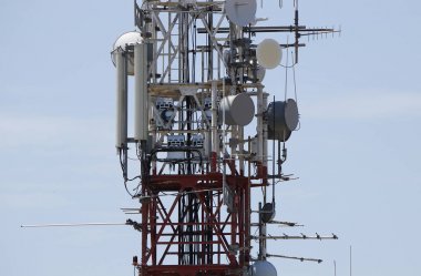 Telekomünikasyon kule antenler