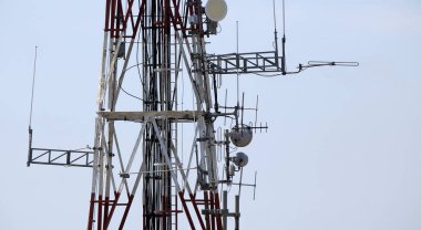 Telekom ekipman üzerinde bir kule