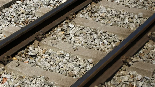 dar tren yolu