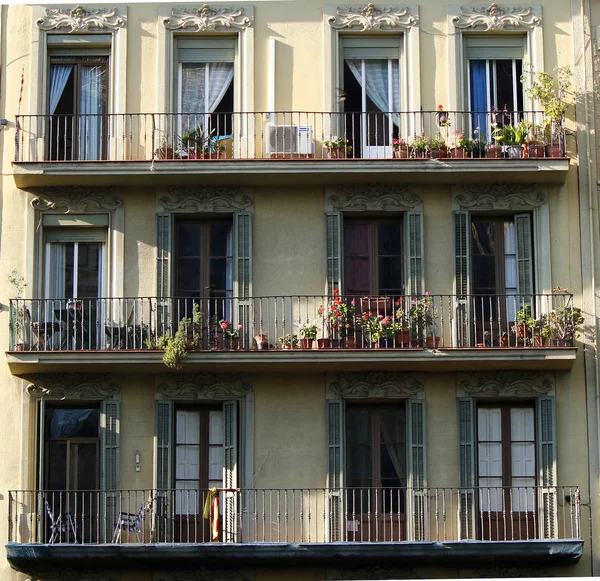 Rodzajowy windows Barcelona — Zdjęcie stockowe