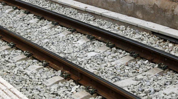Yeni demiryolu parça
