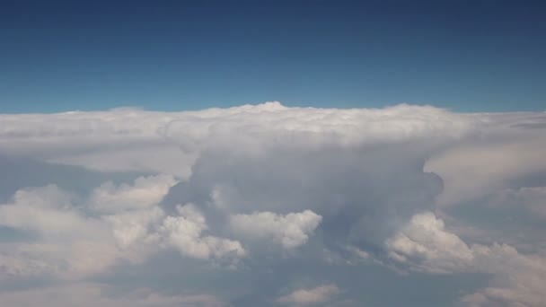 Vista delle nuvole da un aereo — Video Stock