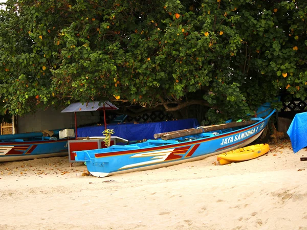 A balinese boat on sand — Stock Photo, Image
