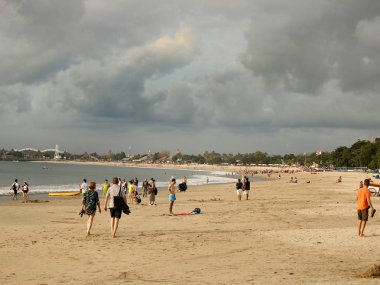 İnsanlar Jimbaran Beach