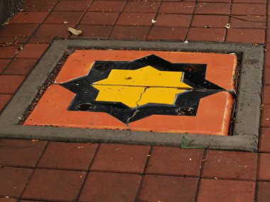 Bali Caddesi üzerinde bir şekilde dekore edilmiş kuyu