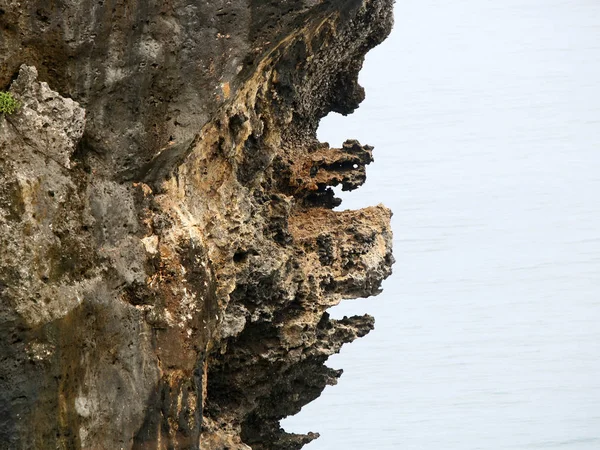 Roca del acantilado erosionada — Foto de Stock
