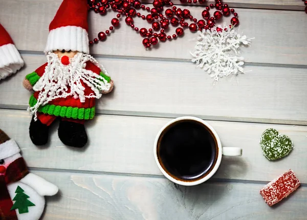 Kahve molası. Noel oyuncaklar yapmak. 