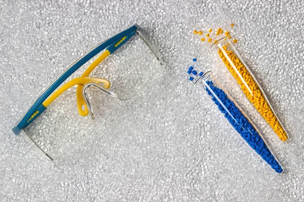 Polimer boya. Renklendirici plastikler için. Pigment granülleri.