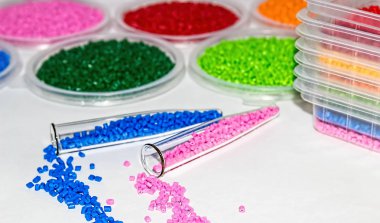 Polimer boya. Renklendirici plastikler için. Pigment granülleri.