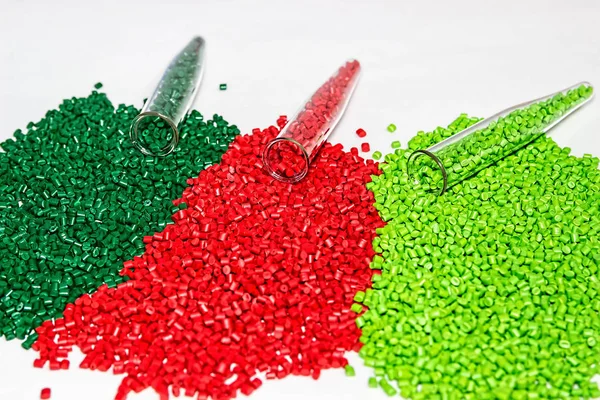 Colorant polymérique. Colorant pour plastiques. Pigment dans les granulés . — Photo