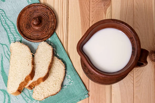 Milk and bread. — Stock Photo, Image