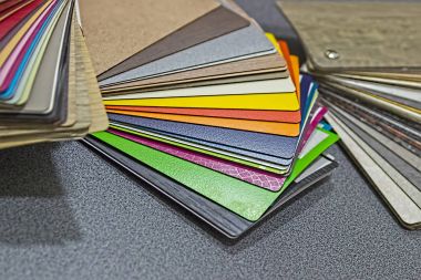 Malzeme örneklerinin kataloğu. Bitiriliyor.