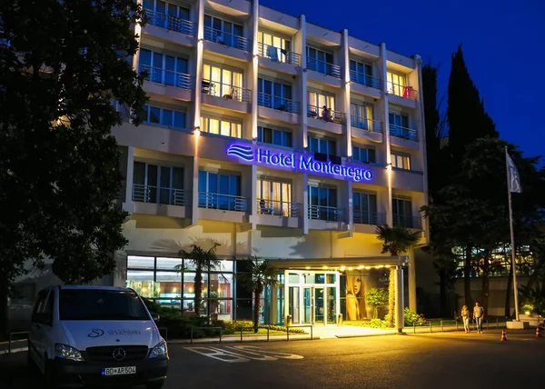 Hotel Montenegro a la luz de la tarde — Foto de Stock