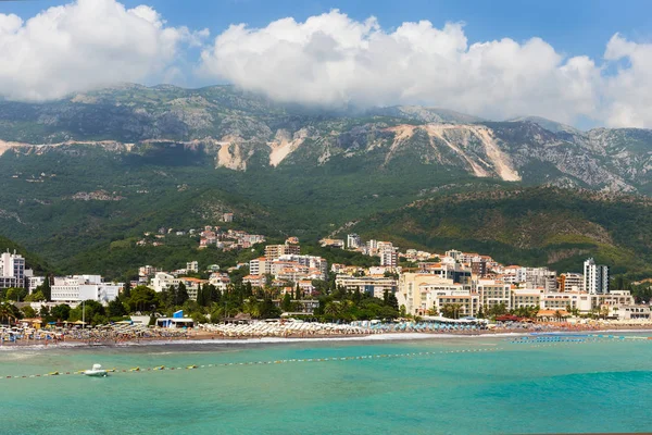 Becici Köyü denizden görüntüleyin. Karadağ