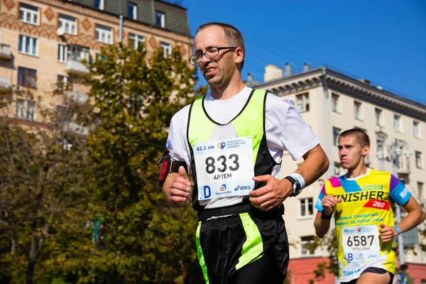 马拉松赛莫斯科至 2017 年，在 42 公里比赛参加者. — 图库照片