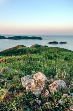 eraly sunrise hills ve deniz defne üzerinde