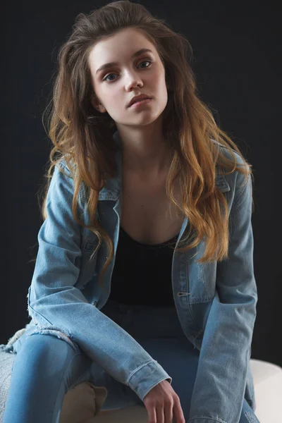 Young teenage girl wearing jeans jacket — Stock Photo, Image