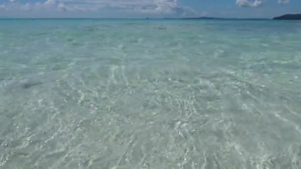 Διάφανη θάλασσα Μαδαγασκάρη — Αρχείο Βίντεο