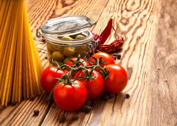 Tomates jugosos y maduros — Foto de Stock