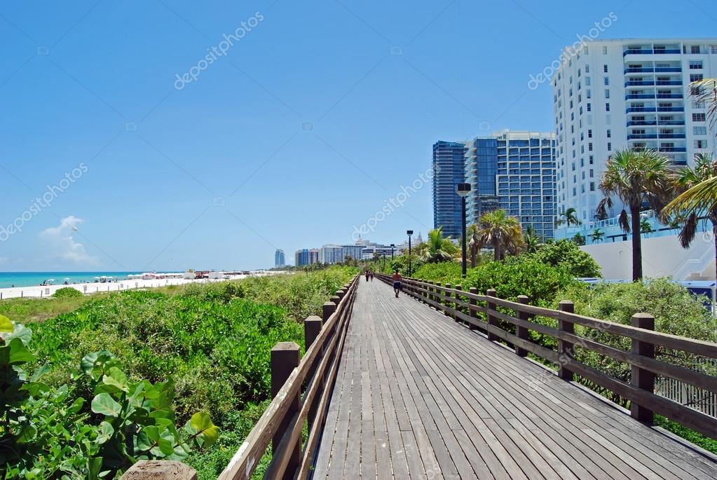 Boardwalk On Miami Beach — Stock Photo © Wimbledon 126167916