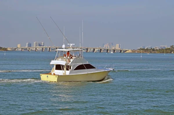 Barco de pesca desportiva na Florida Intra-costeira Waterway — Fotografia de Stock