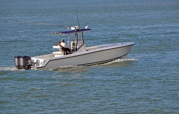 Couple Cruising in a Sports Fishing Boat — Stock Photo, Image