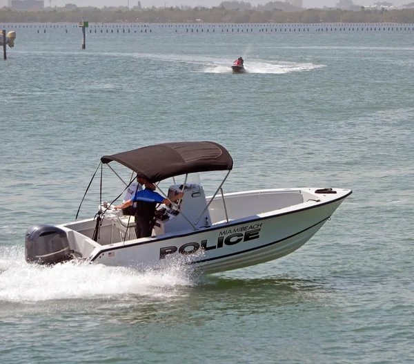 迈阿密海滩警方巡逻船 — 图库照片