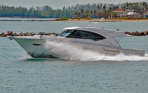 Well Appointed Cabin Cruiser — Stock Photo, Image