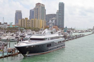 Mega Yat Miami Beach Marina