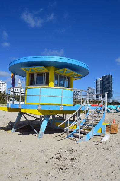 Colorido Ocean-Rescue Station em Miami Beach — Fotografia de Stock