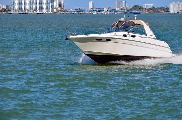 Exklusiva Sport Fiskebåt Cruising Florida Intra Kustnära Vattenvägar Utanför Miami — Stockfoto