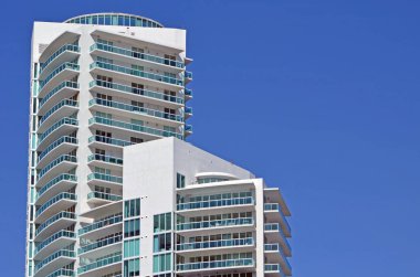 Plaj ve okyanus southpointe Miami Beach, Florida, bakan Modern lüks kat mülkiyeti kuleleri