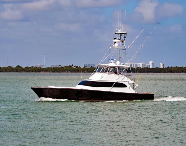 Black White Sports Fishing Boat Cruising Florida Intra Coastal Waterway — Stock Photo, Image